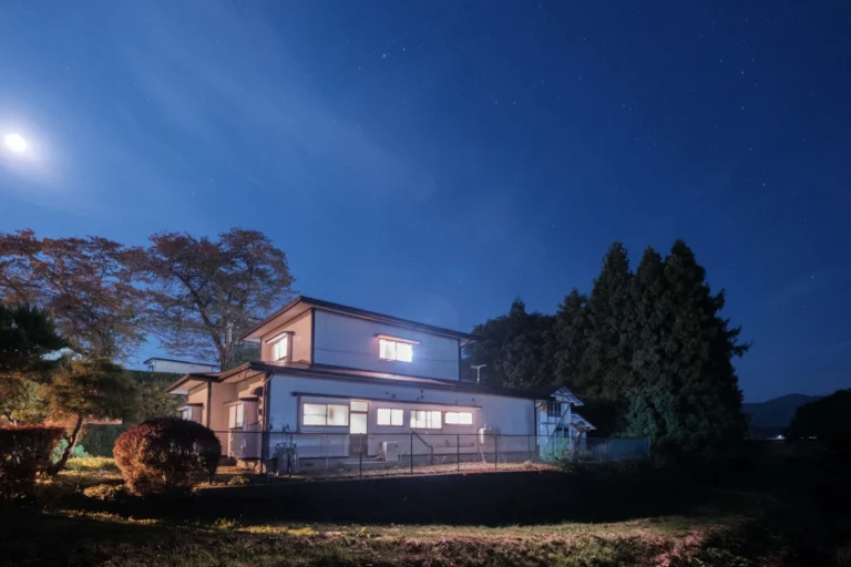 夜の信の宿花巻の外観